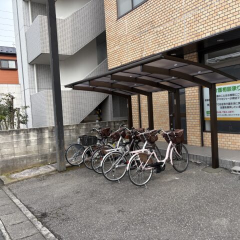 サイクルポート設置しましたサムネイル