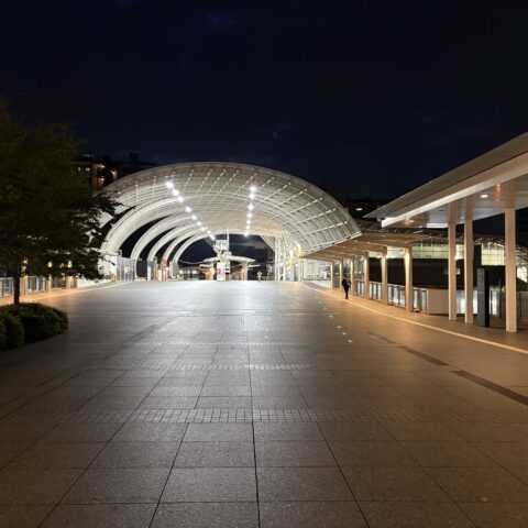 さいたま新都心駅で夜明けサムネイル