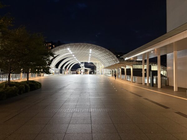 さいたま新都心駅で夜明けサムネイル